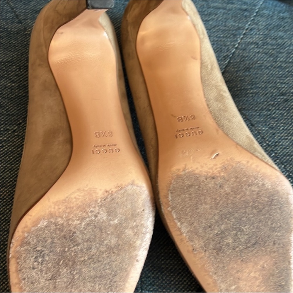 Gucci Tan Suede Heels with Bow Detail - Picture 4 of 4